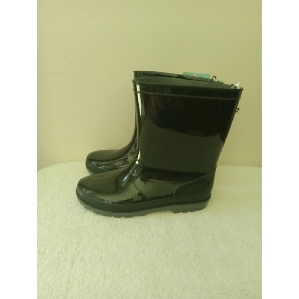 Magellan Outdoors Youth Sz-5 Black Waterproof Rubber Boots NWT